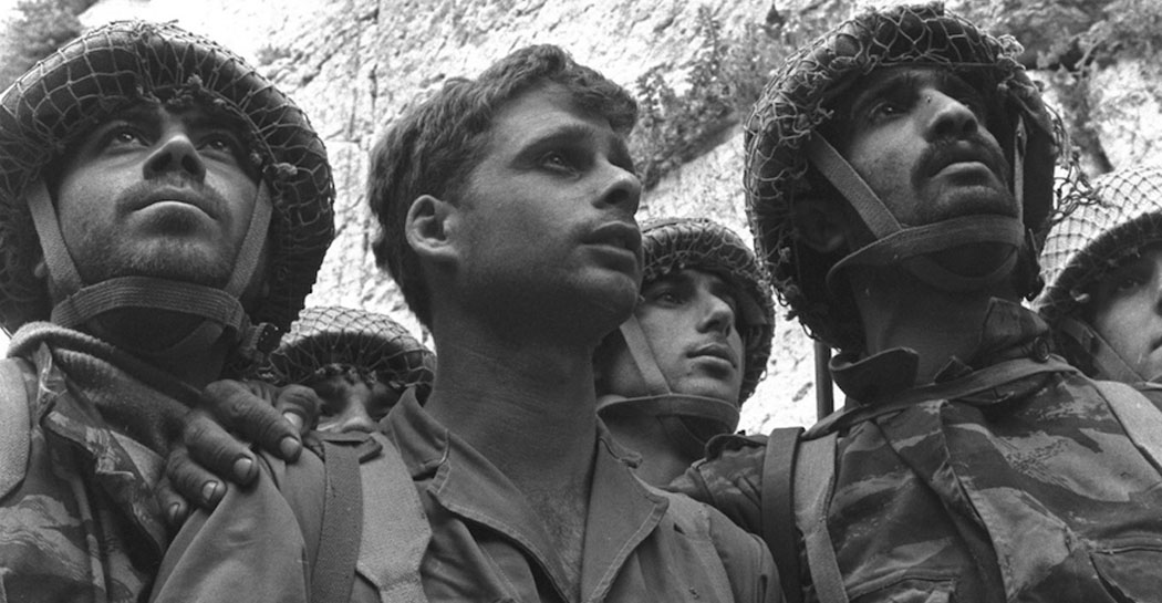 Soldati israeliani davanti al Kotel, 7 giugno 1967. Fotocredits Edvige della Valle