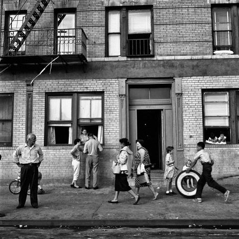 New York, 28 settembre 1959 © Vivian Maier/Maloof Collection, Courtesy Howard Greenberg Gallery, New York