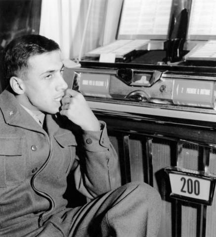 Adriano Celentano militare. 1960 - Archivi Farabola