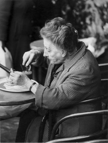 Colazione al bar di piazza di S. Calisto (Emilio Gentilini)