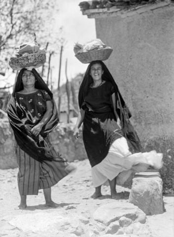 Tehuanas con cesti sulla testa 1929