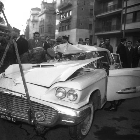 L'incidente in cui perse la vita Fred Buscaglione. Roma, 3 febbraio 1960. Parma, CSAC, Fondo Publifoto