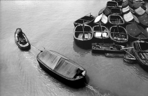 Lisetta Carmi, Il Porto, Genova, 1964.@Lisetta Carmi, courtesy Martini & Ronchetti 