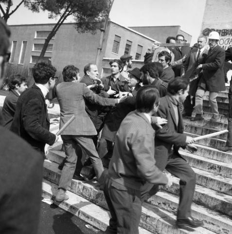 Scontri all'Università la Sapienza, Roma. 16 marzo 1968. Parma, CSAC, Fondo Publifoto