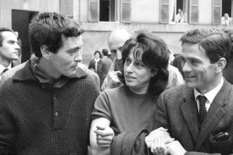 Franco Citti e Anna Magnani insieme a Pier Paolo Pasolini sul set del film "Mamma Roma". Roma, 8 aprile 1962 