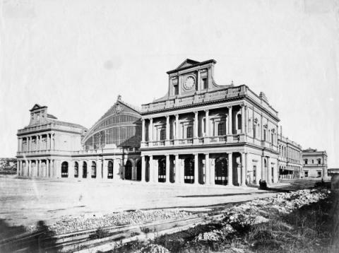 Facciata della vecchia stazione Termini quasi ultimata, 1873 ca