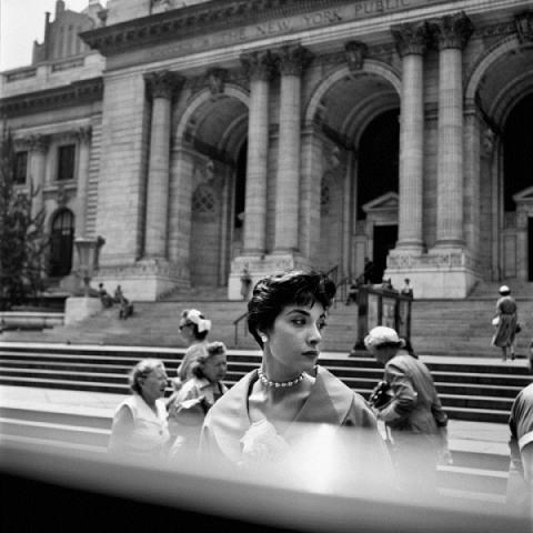 New York Public Library, New York, 1952 ca © Vivian Maier/Maloof Collection, Courtesy Howard Greenberg Gallery, New York
